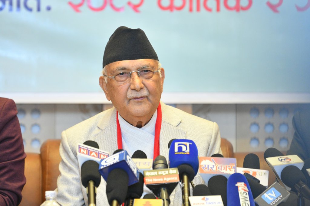 बंगलादेश र म्यानमारमा जस्तो चुनाव नगरी सत्ता लम्ब्याउने खेल सुरु : ओली